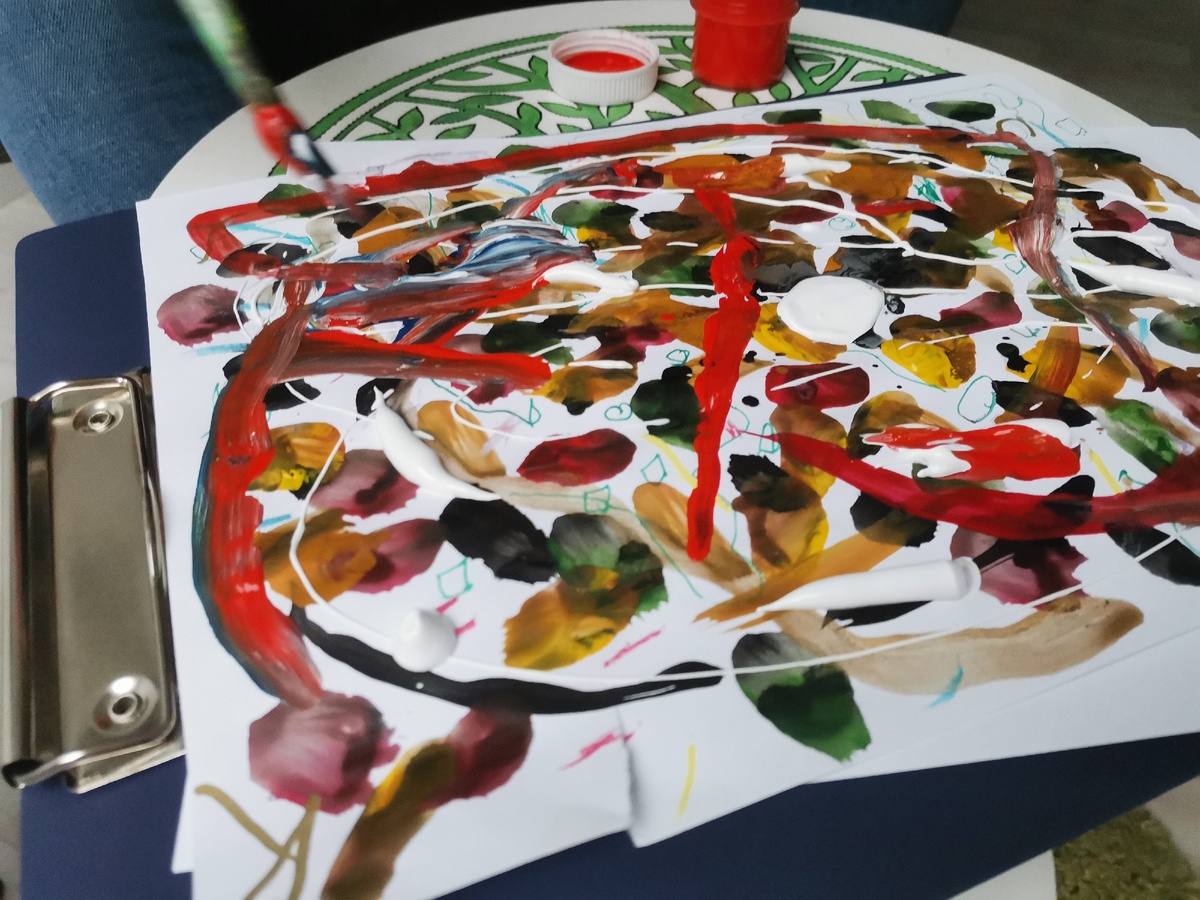 Это 4 рисунок. Где участник был уже более открыт в творчестве.