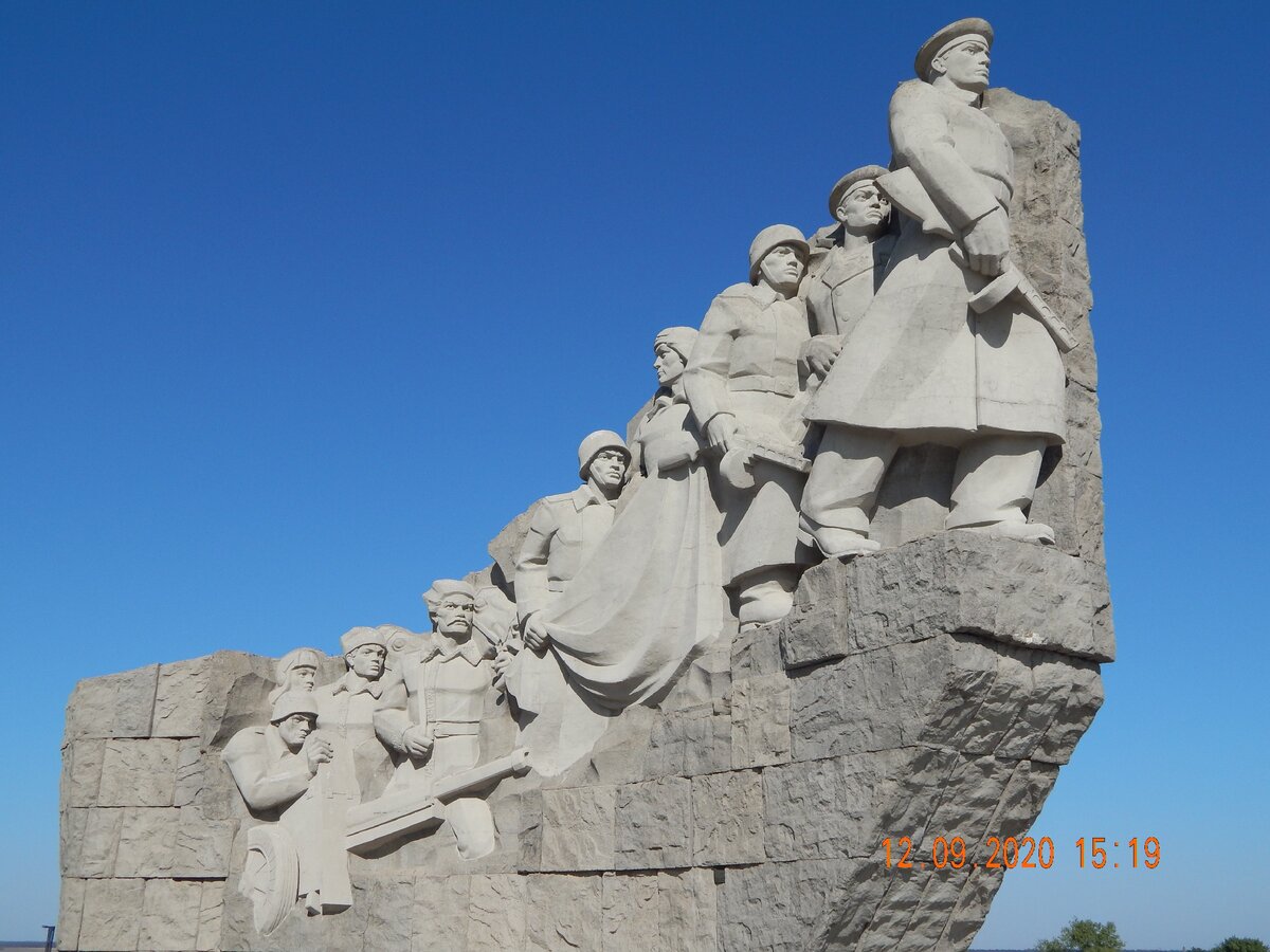 Самбекские высоты работа. Мемориал славы самбекские высоты. Самбек ростовская область музей. Военный музей в ростовской области самбек. Самбек мемориальный комплекс.