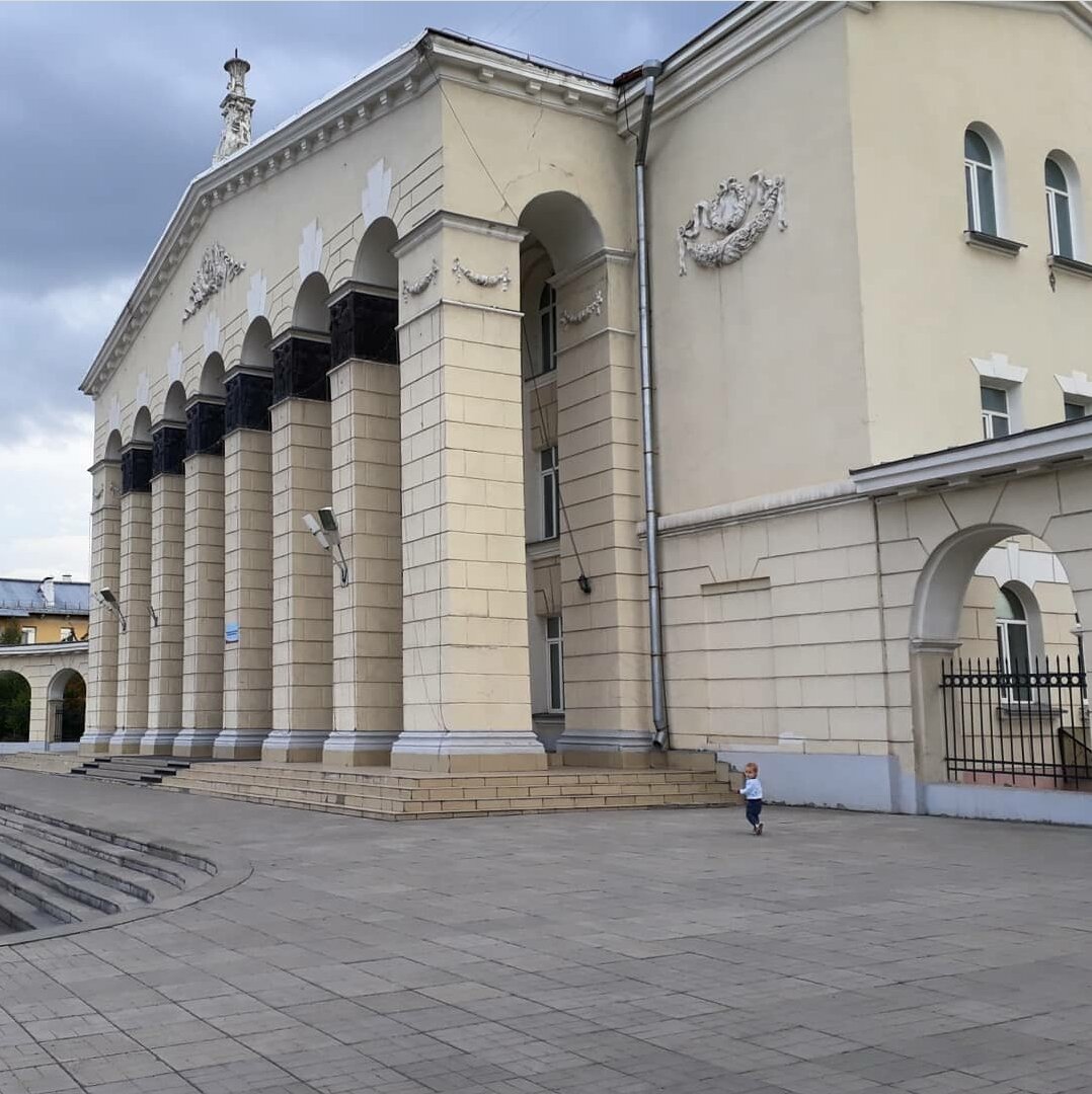 ДК им. А.И. Ефремова . Ул. Мира, 14