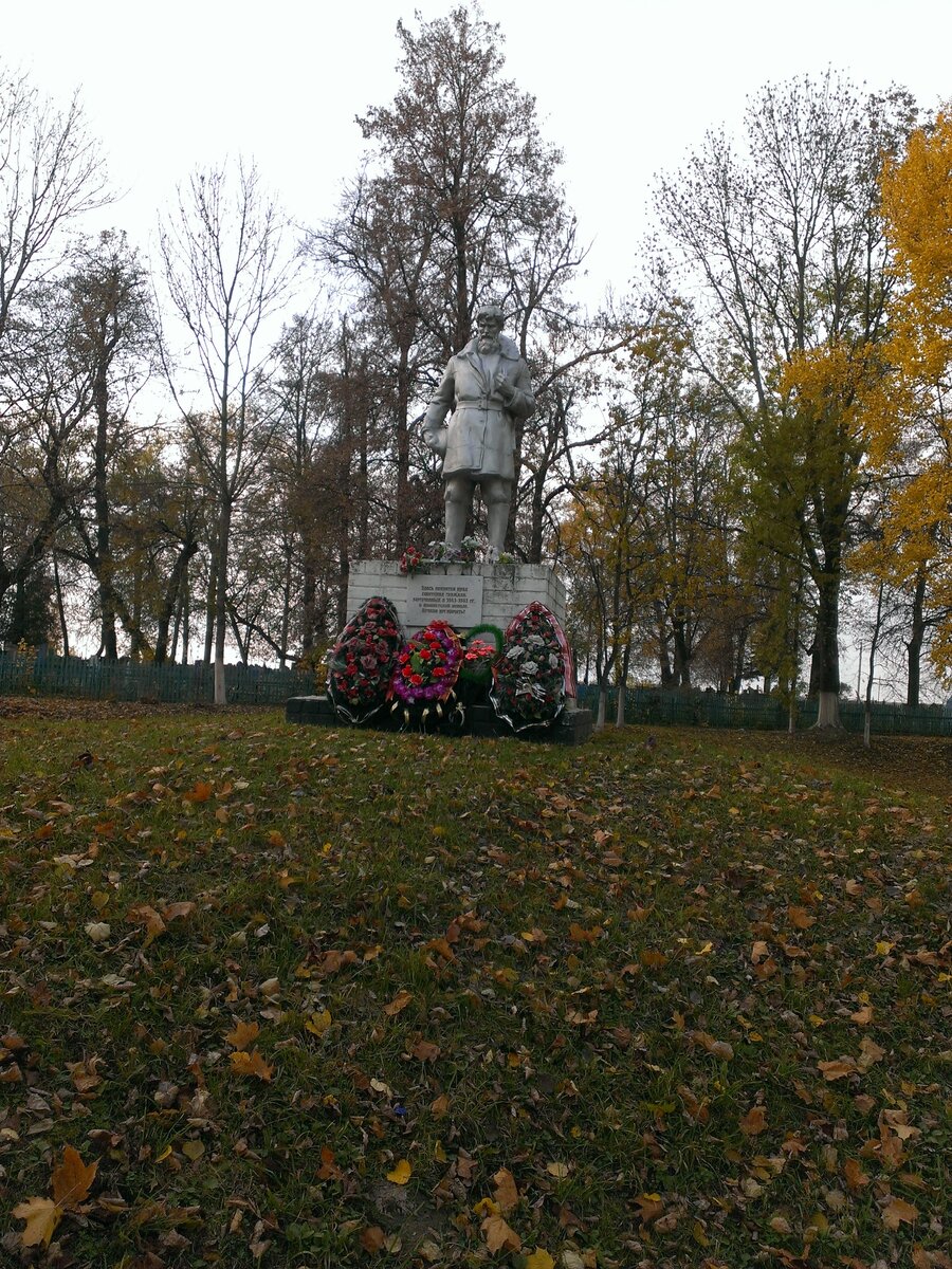 Памятник советским военнопленным (фото 2013 года)