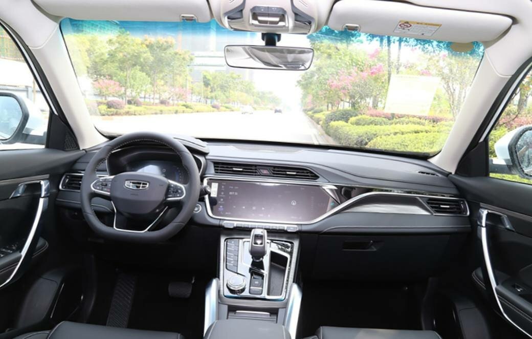 Салон Geely Atlas Pro 2021