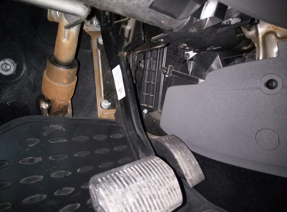 Вдруг кто-то ещё не знает: замена салонного фильтра в Ford Focus производится не за 5 минут как на других автомобилях.