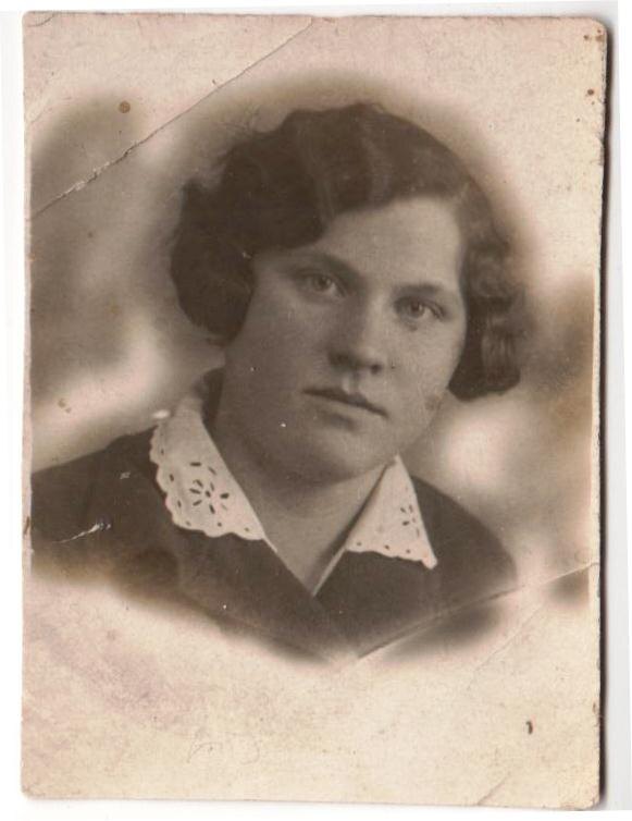 Мама в 1935-м...