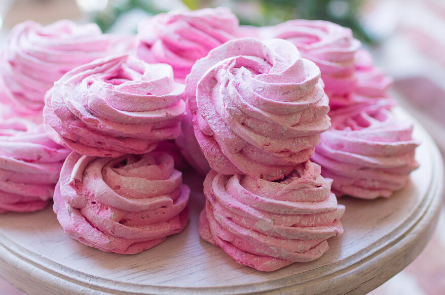 Что будет с зефиром, если вы добавите недостаточно количество агар-агара (или используете более слабый)? Он будет рыхлый, жидкий, нестабильный и засахарится.