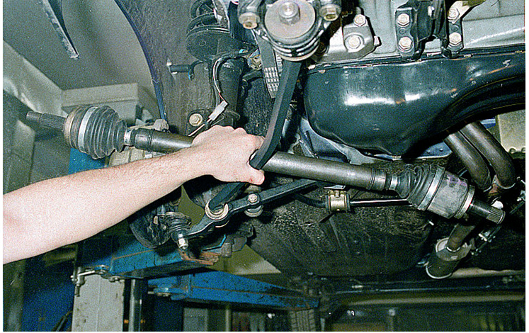 Фольксваген сс не снимается левый привод. Привод гранаты ваз 2114. Привод левый с демпфером форд фокус 3. Как поменять передний привод. Как поменять передний привод.