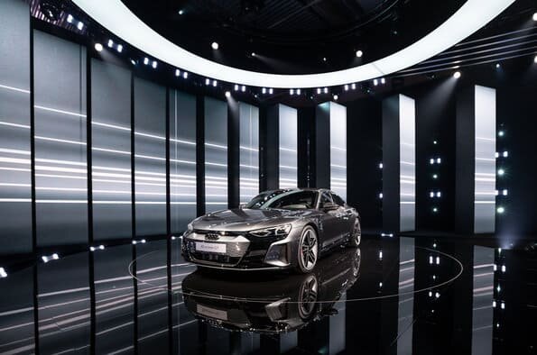 Audi e-tron GT - фото AUDI AG