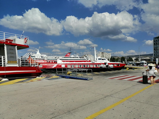 Пристань порта Пирей