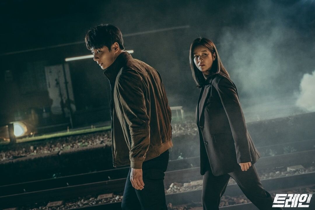 Даты выхода серий дорам. Train дорама. Поезд сериал 2020 Корея. Юн ши Юн поезд