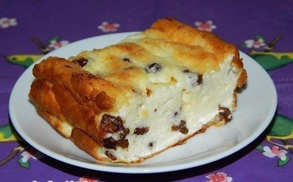 Можно еще полить сметаной и посыпать сахаром