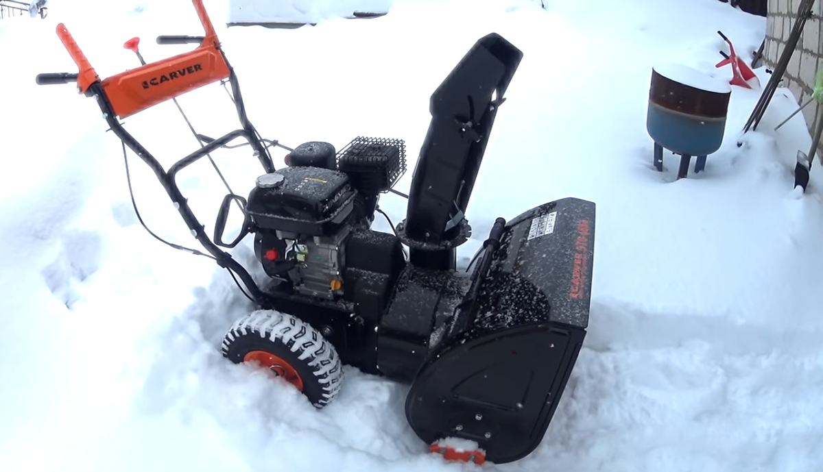 Самоходный снегоуборщик