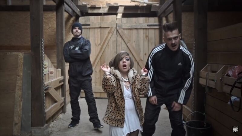 На съемках клипа группы Little Big