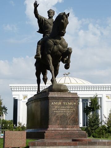 Ташкент. Памятник Амиру Темуру.