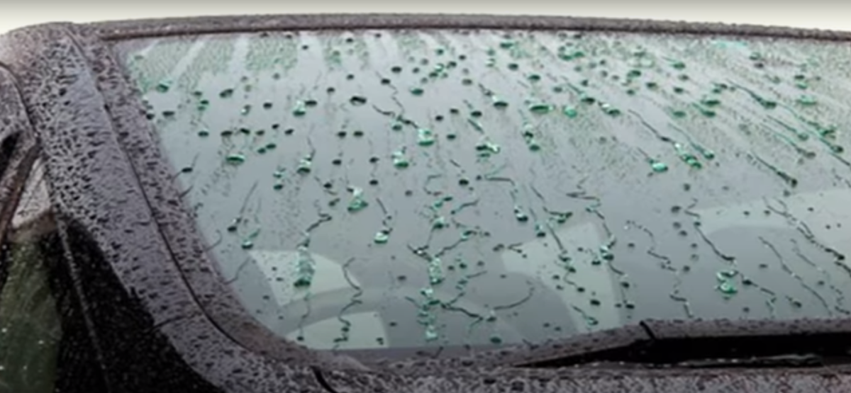 Как с гуся вода. Как сделать лобовое стекло идеально чистым, чтоб вода ...