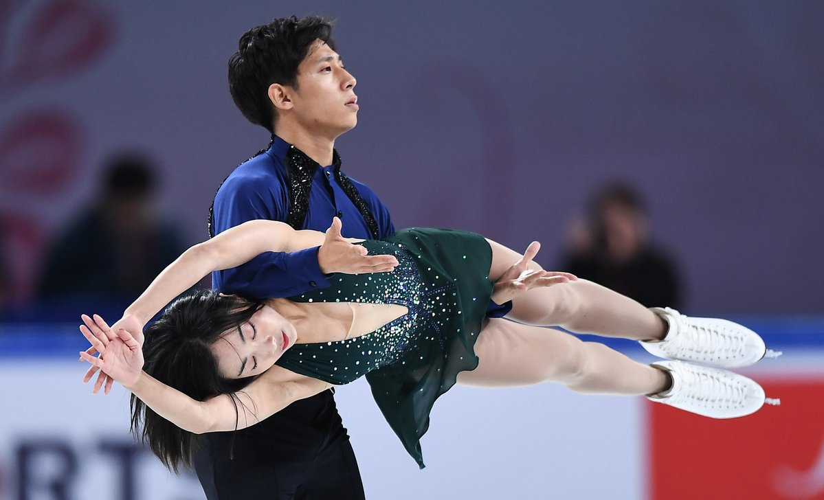 "Дождь в твоих карих глазах" - любимейшая программа китайской пары во всём мире!