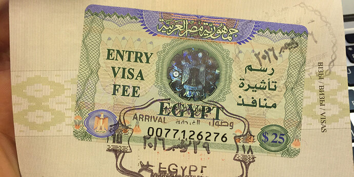 Нужна ли виза россиянам в египет 2024. Въездная виза в Египет. Виза наклейка Египет. Доллар цена виза. Египет почти даром.