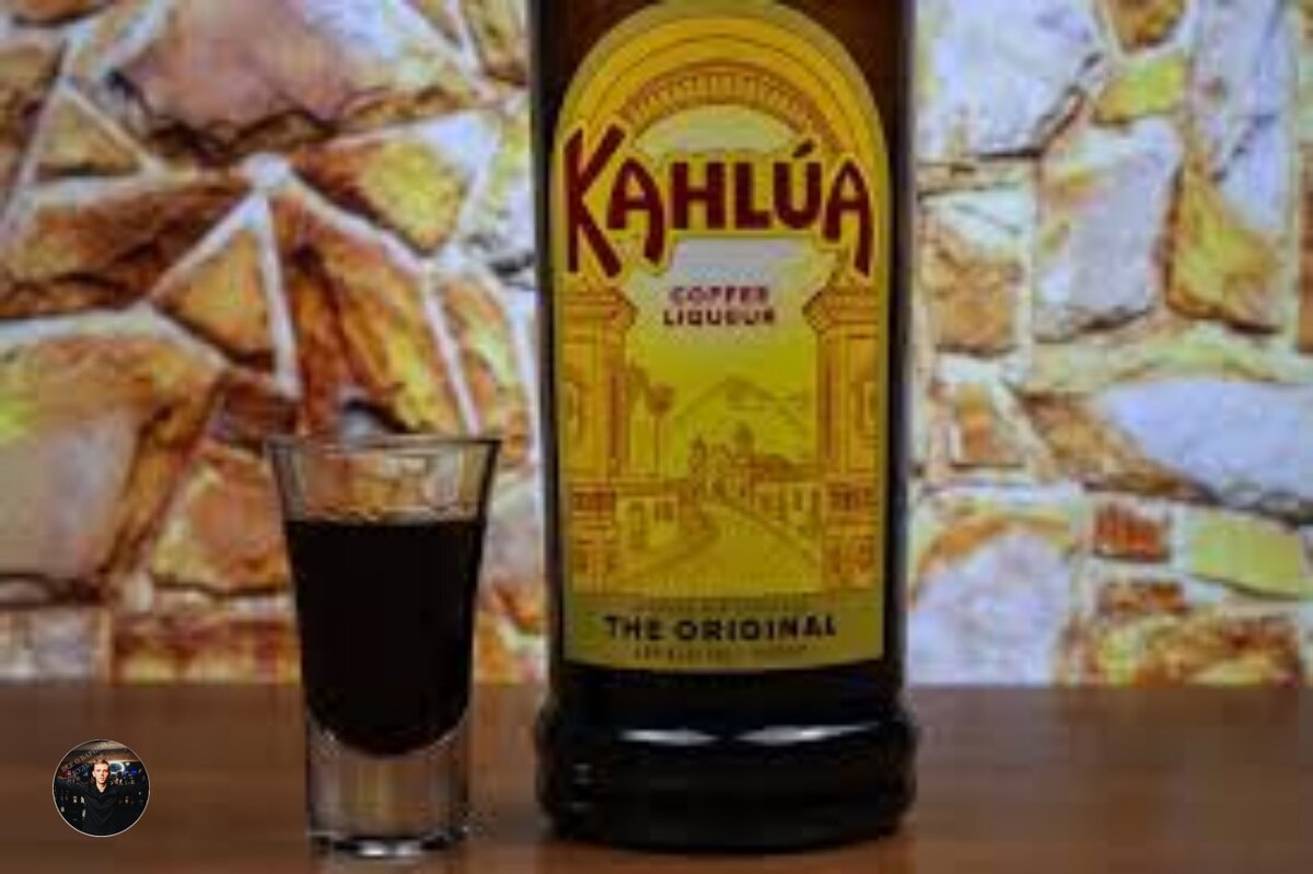 Калуа это. Кофейный ликёр kahlua. Kahlua - [калуа`] - кофейный ликер. Kahlua дата розлива. День мексиканского кофейного ликера «калуа».