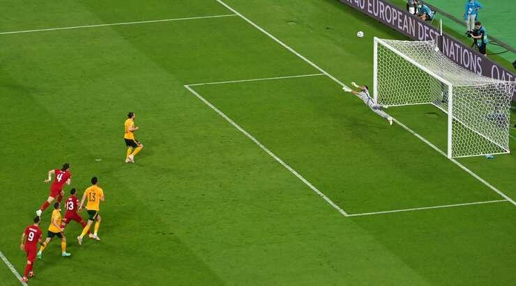 Гарад Бэйл не забивает с пенальти