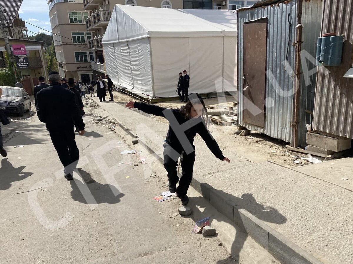 Юный хасид на праздновании еврейского Нового года. Фото: "Страна"