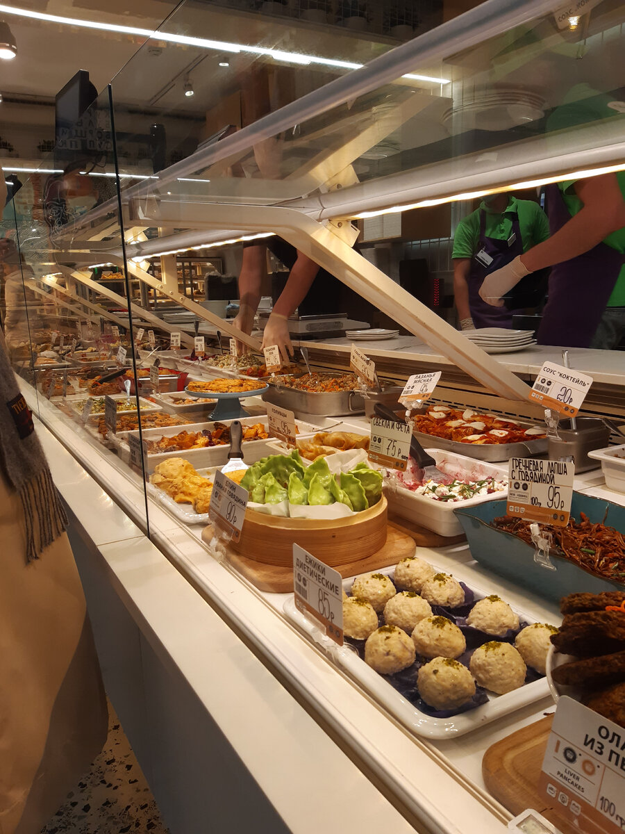 Привычные "Братья Караваевы" по соседству с нашей музыкальной школой