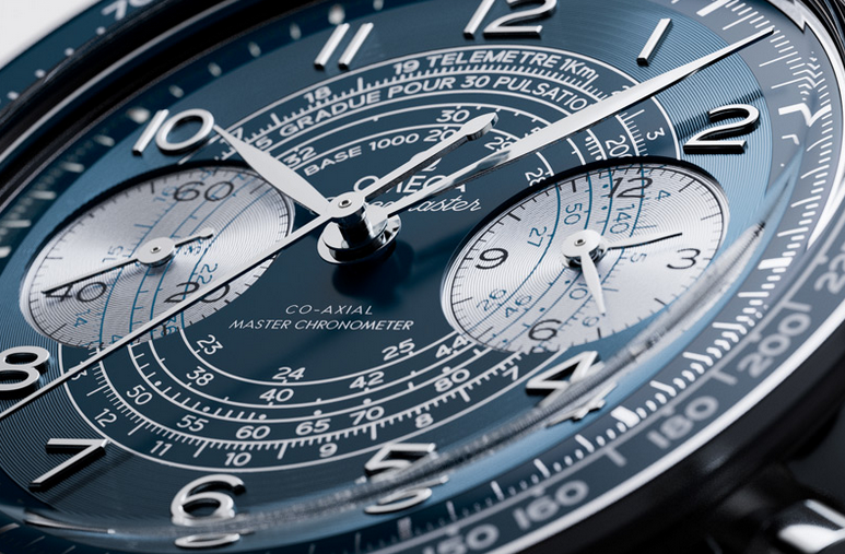 Три шкалы хронографа на циферблате (источник - официальный сайт OMEGA)