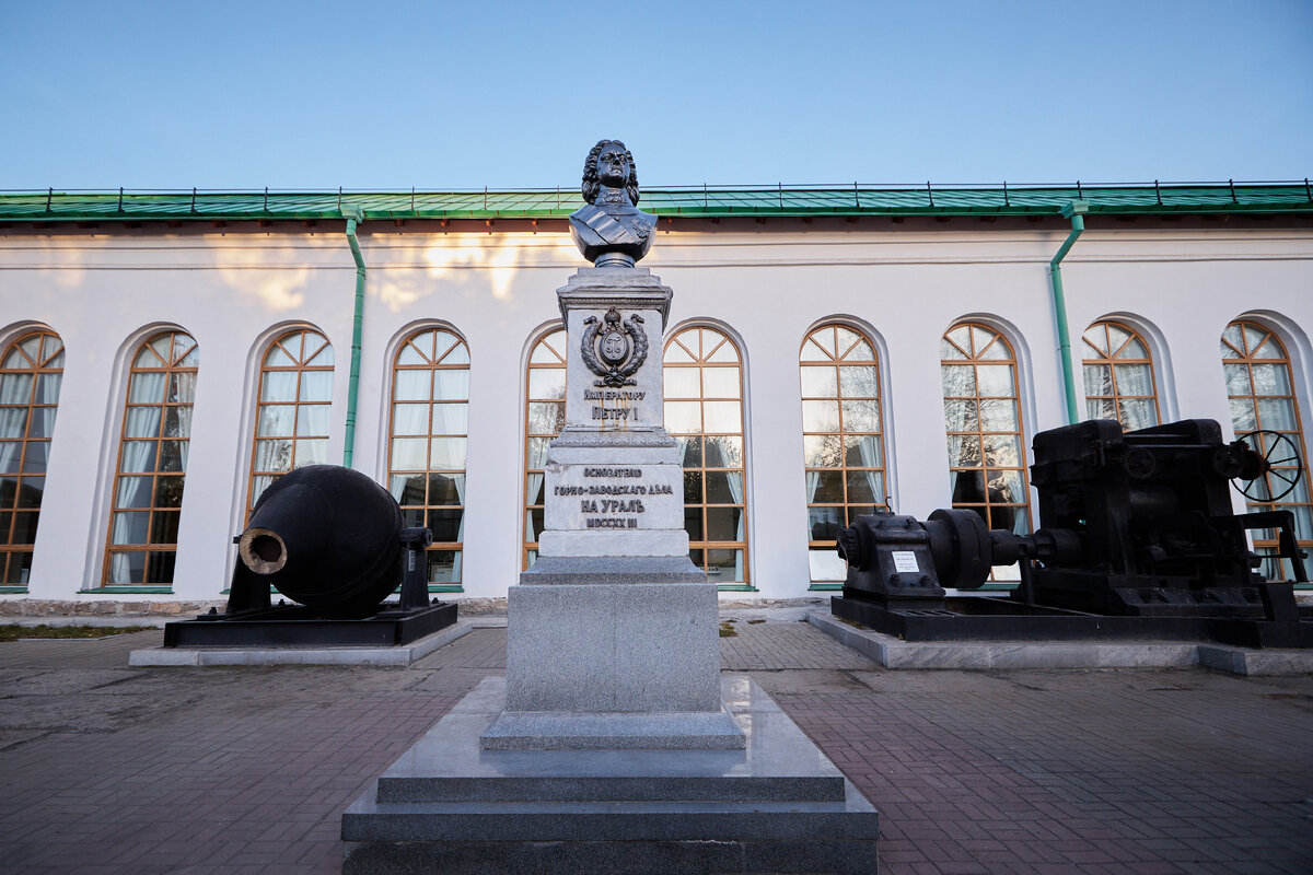 Бюст Петру Великому в Екатеринбурге. Фото Дениса Полуэктова.