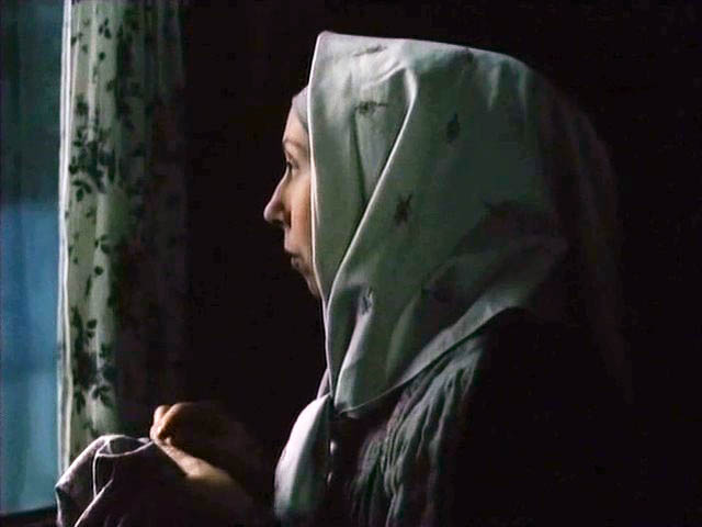 Инна Чурикова в роли Пелагеи Ниловны. Фильм "Мать" (1989). Фото: kino-teatr.ru 