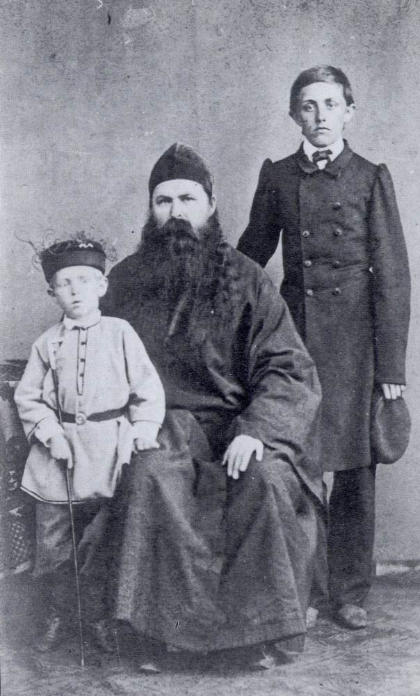Наркис Мамин с сыновьями