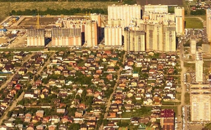 Примеры крайне неудачного соседства... Листайте галерею из скриншотов Яндекс-панорам