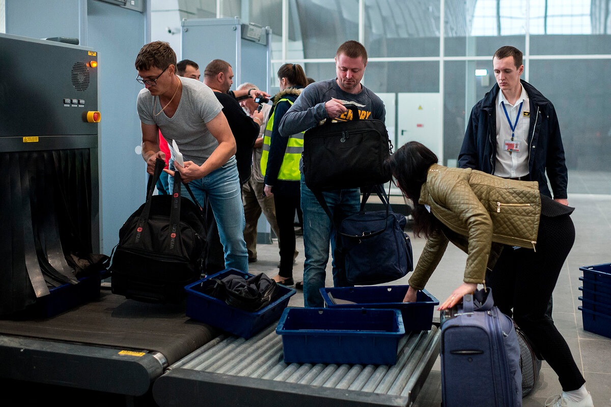 Перед досмотром в аэропорту