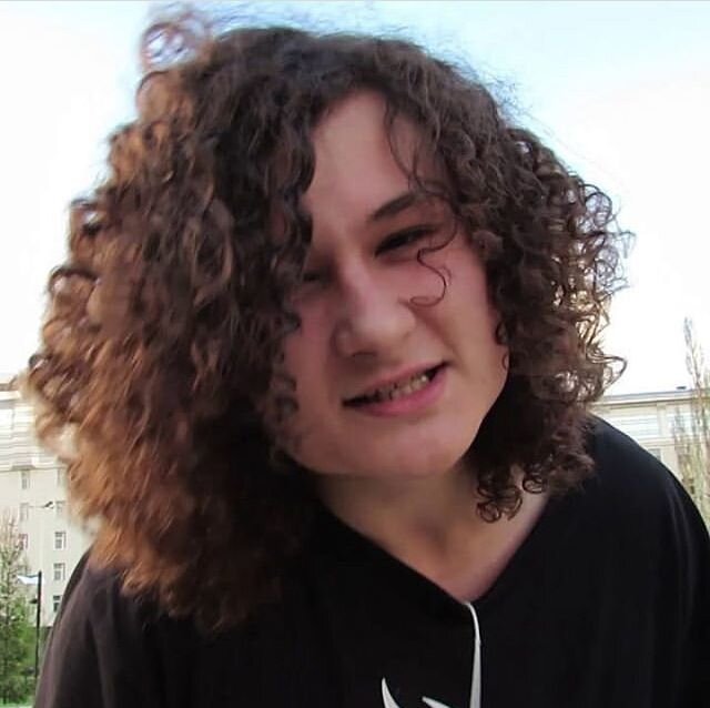 А ведь до того как стать сводным братом Лорда Волдеморта, он был нормальным человеком!