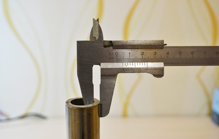 Замерить толщину металла возможно штангельциркулем, но важно помнить о погрешности штангельциркуля
