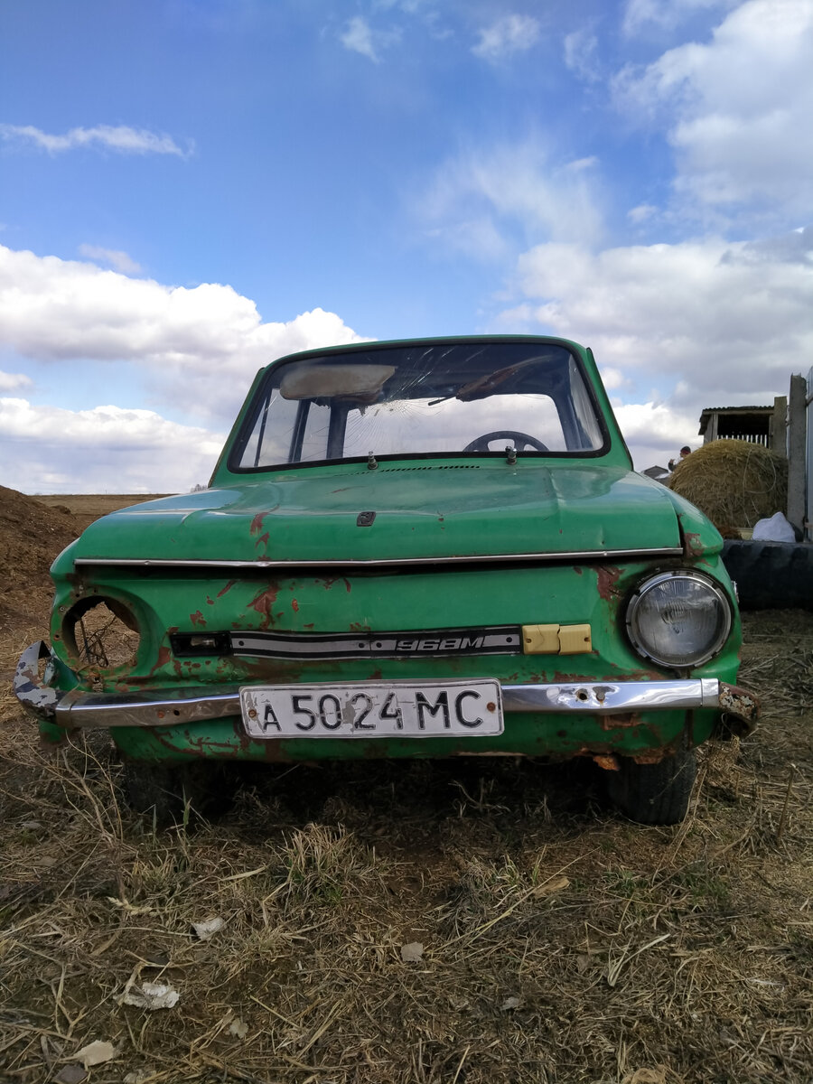 Никогда не прохожу мимо Запорожца. Всегда фотографирую в каком бы состоянии он ни был. Детские воспоминания не оставляют меня равнодушным, когда вижу его (особенно "ушастого".) 