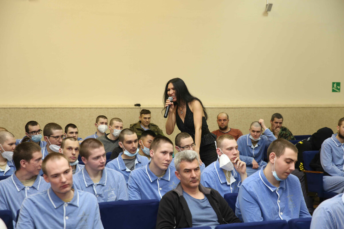 Творческая группа ЦОК ВКС выступила с концертом для участников специальной военной операции