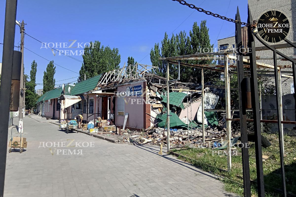 После обстрела на рынке в Ясиноватой открылось три торговых павильона