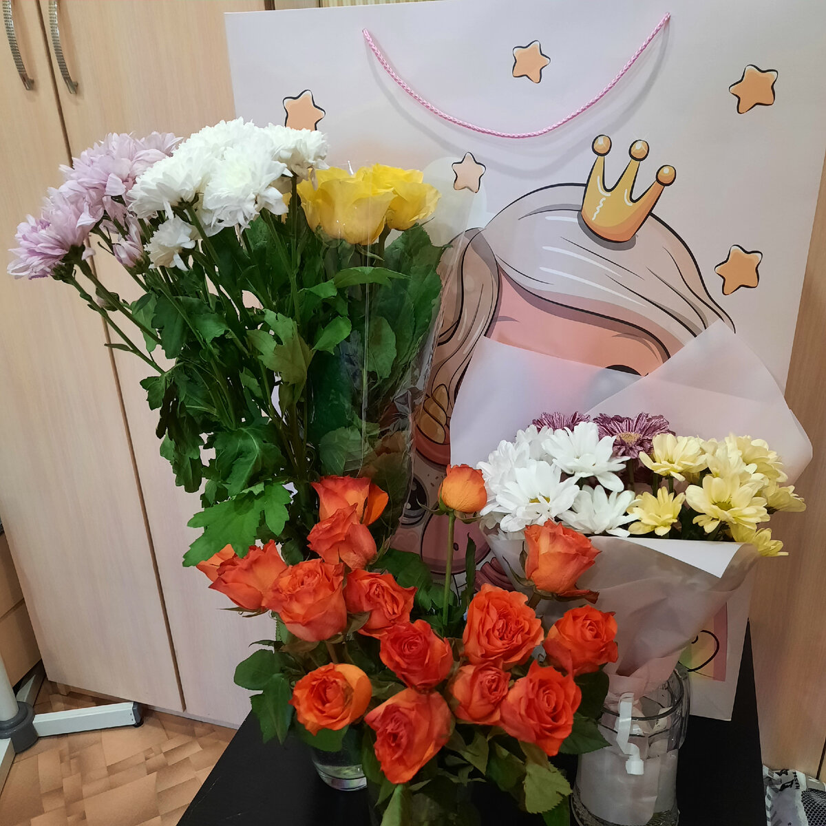 Каждой девочке приятно получать цветы 💐))