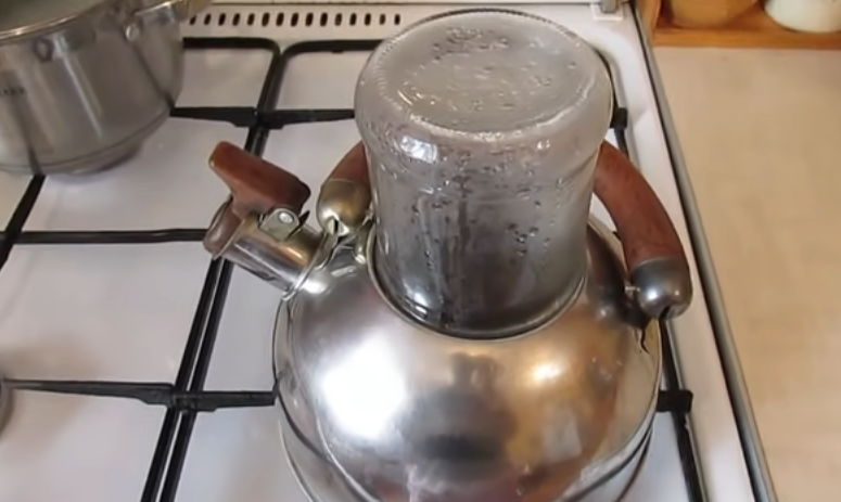 Банки стерилизуем