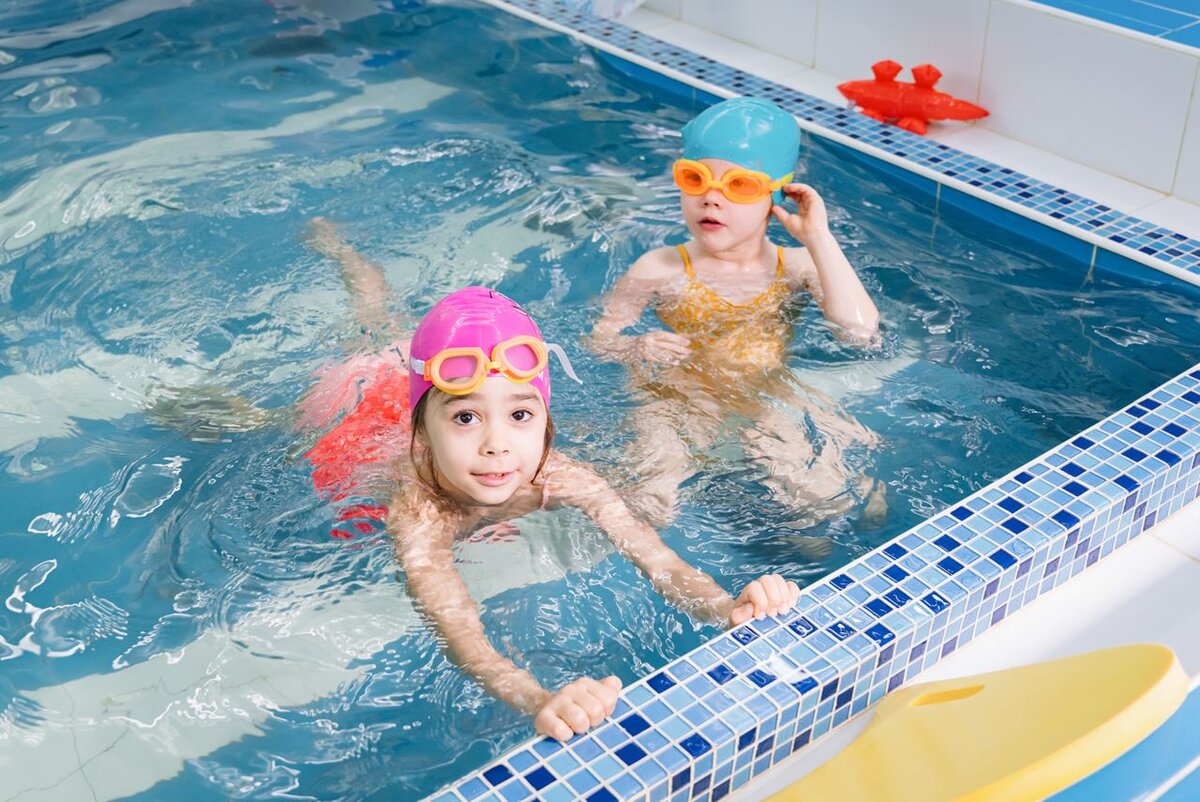 Занятия в бассейне с 2 лет