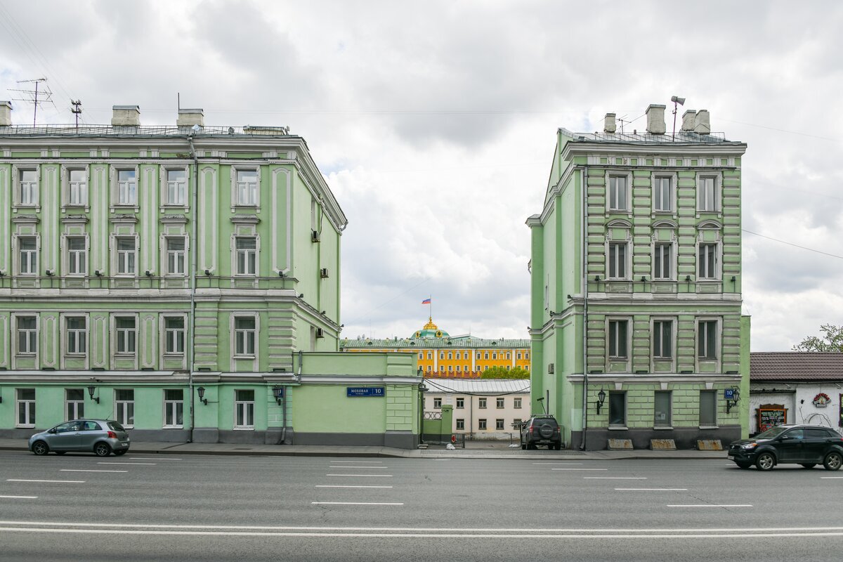 Моховая улица москва