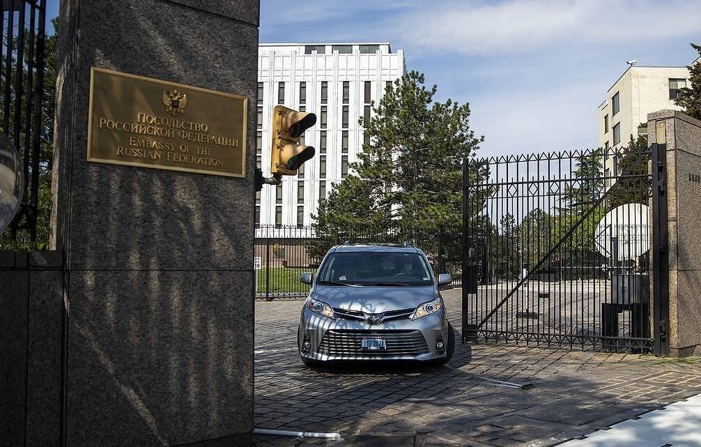    Здание посольства РФ в США  EPA-EFE/SHAWN THEW