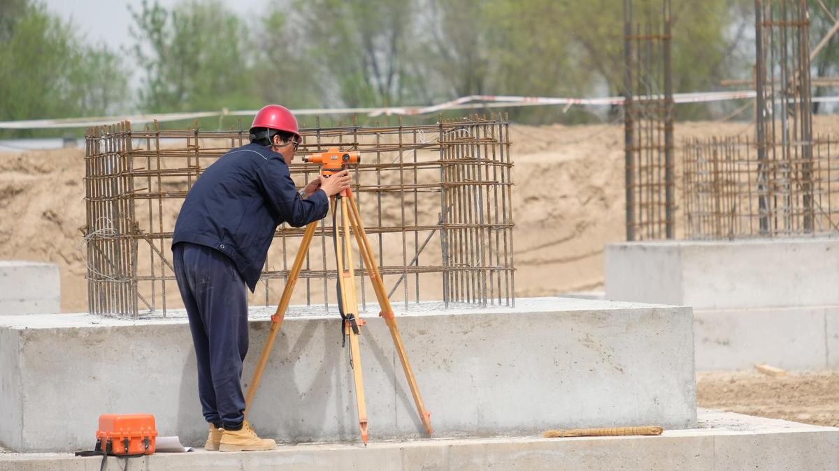    Рабочий на стройке:NUR.KZ/Владимир Третьяков