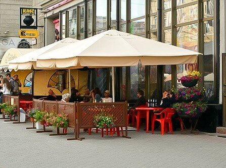 Такие кафешки раньше были на каждом углу и пили в них совсем не кофе