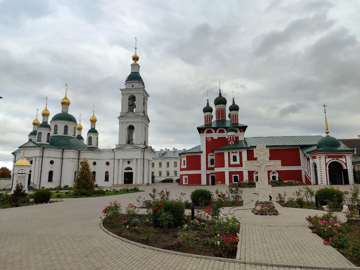 Богоявленский женский монастырь