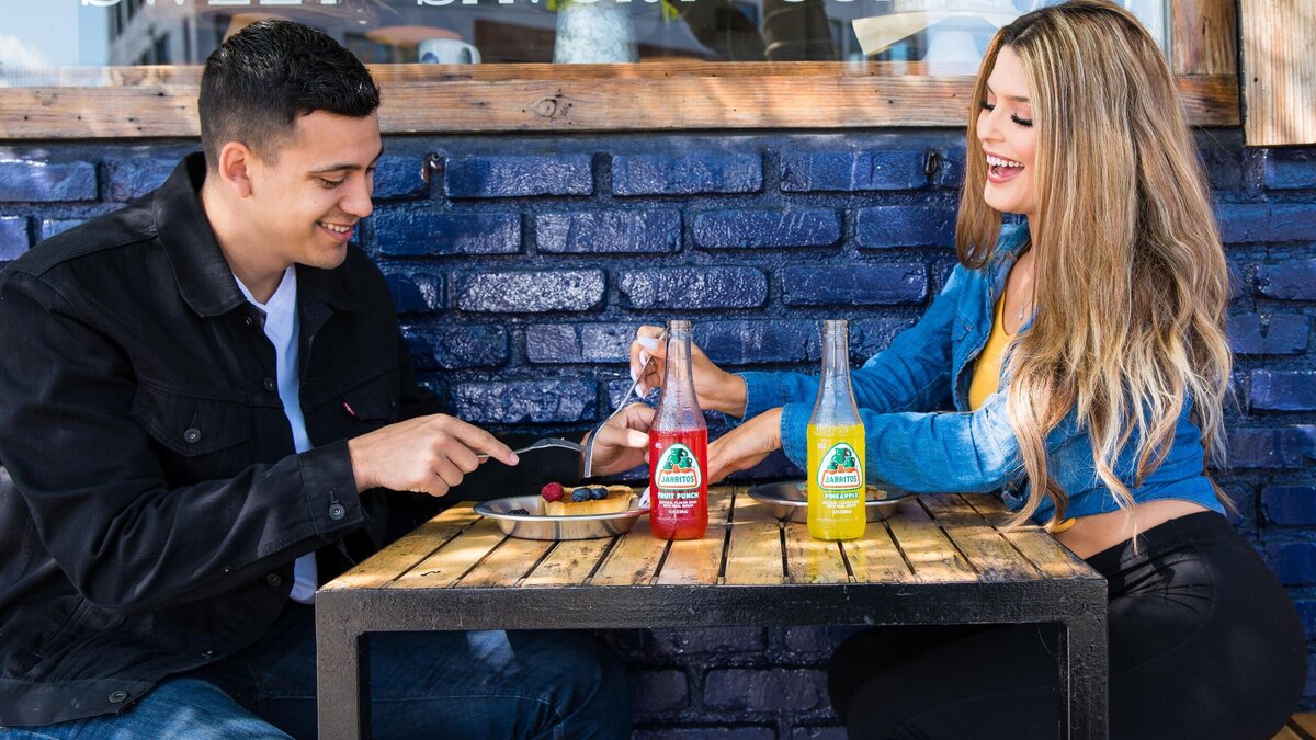    Не на того напала: находчивый парень приструнил "тарелочницу"© Unsplash | Jarritos Mexican Soda