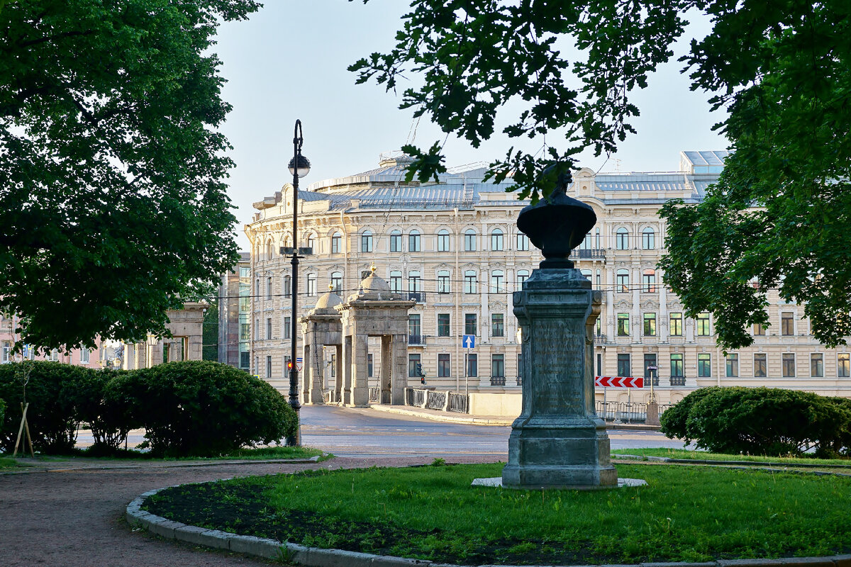 Площадь Ломоносова. Фото автора.