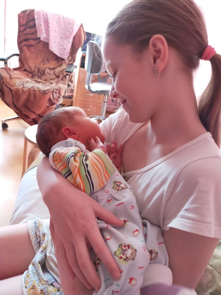 Её младшие дочки