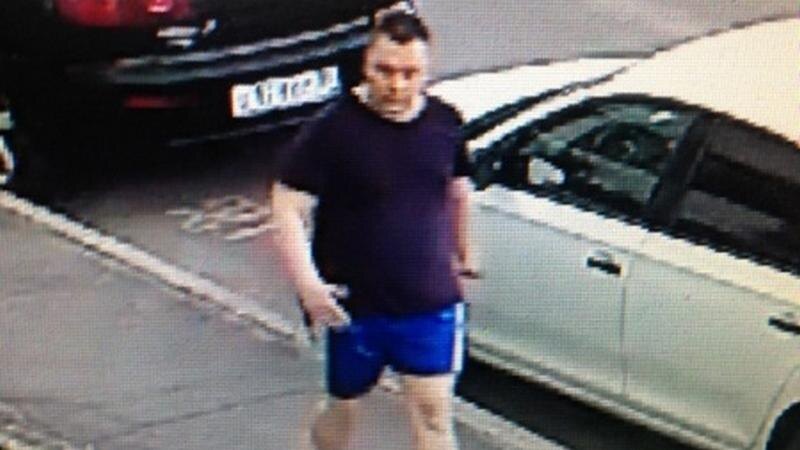 А вот сей господин. Жалко, конечно, что плохого качества, хотелось бы чтобы все рассмотрели эту наглую рожу