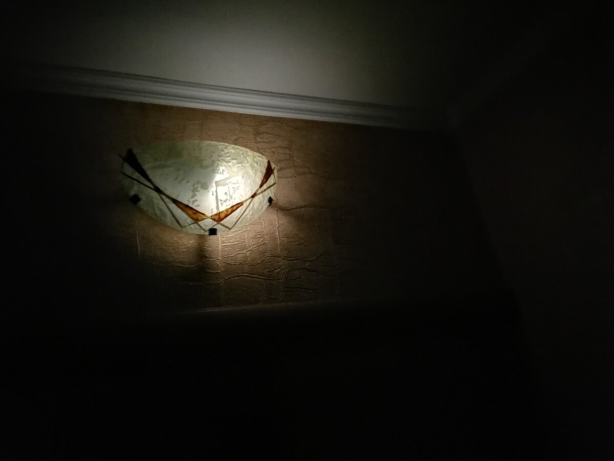 Ночная подсветка из светодиодной лампы с потреблением электроэнергии 1,3 руб/месяц