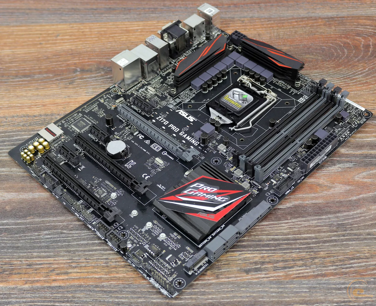 Материнская плата Z170 Pro Gaming ASUS.