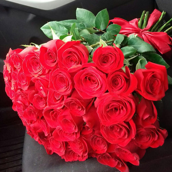 Закажите цветы для Овна в интернет-магазине «Парижанка» в Казани – девушка непременно оценит букет красных роз.