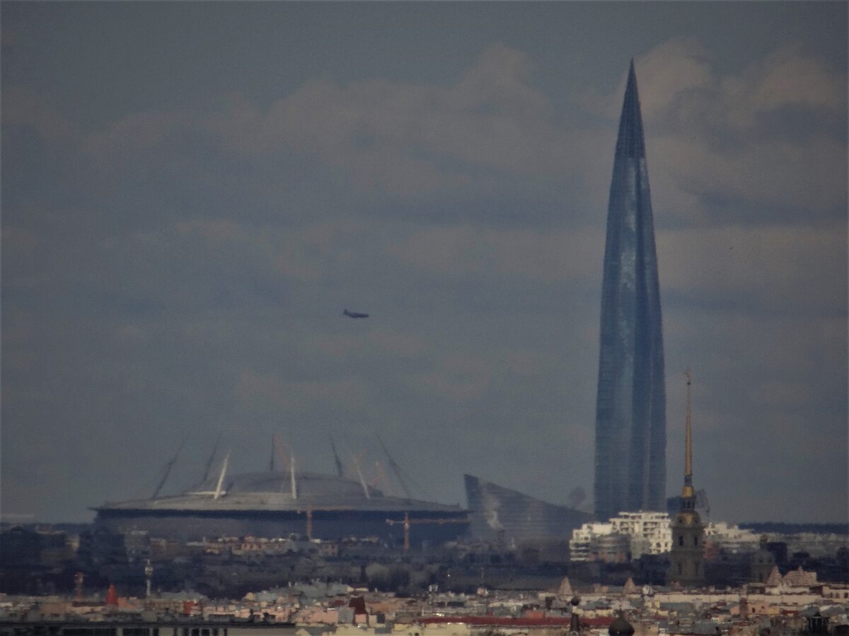 васильевский остров санкт-петербург вид с самолёта фото. неизвестный объект в небе над санкт-петербургом. серое небо питера. что над питером сейчас. ночной питер с неба.